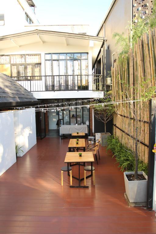 ซีว์ โฮลเทล แอท ประตูท่าแพ Hostel เชียงใหม่ ภายนอก รูปภาพ