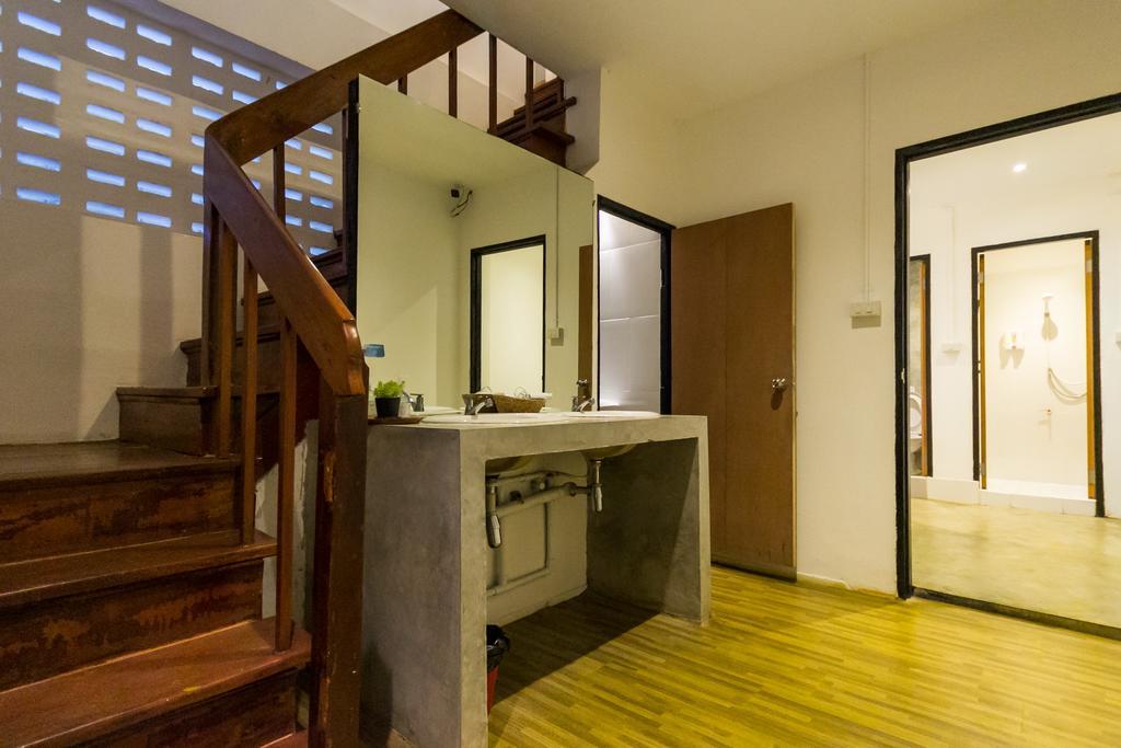 ซีว์ โฮลเทล แอท ประตูท่าแพ Hostel เชียงใหม่ ภายนอก รูปภาพ